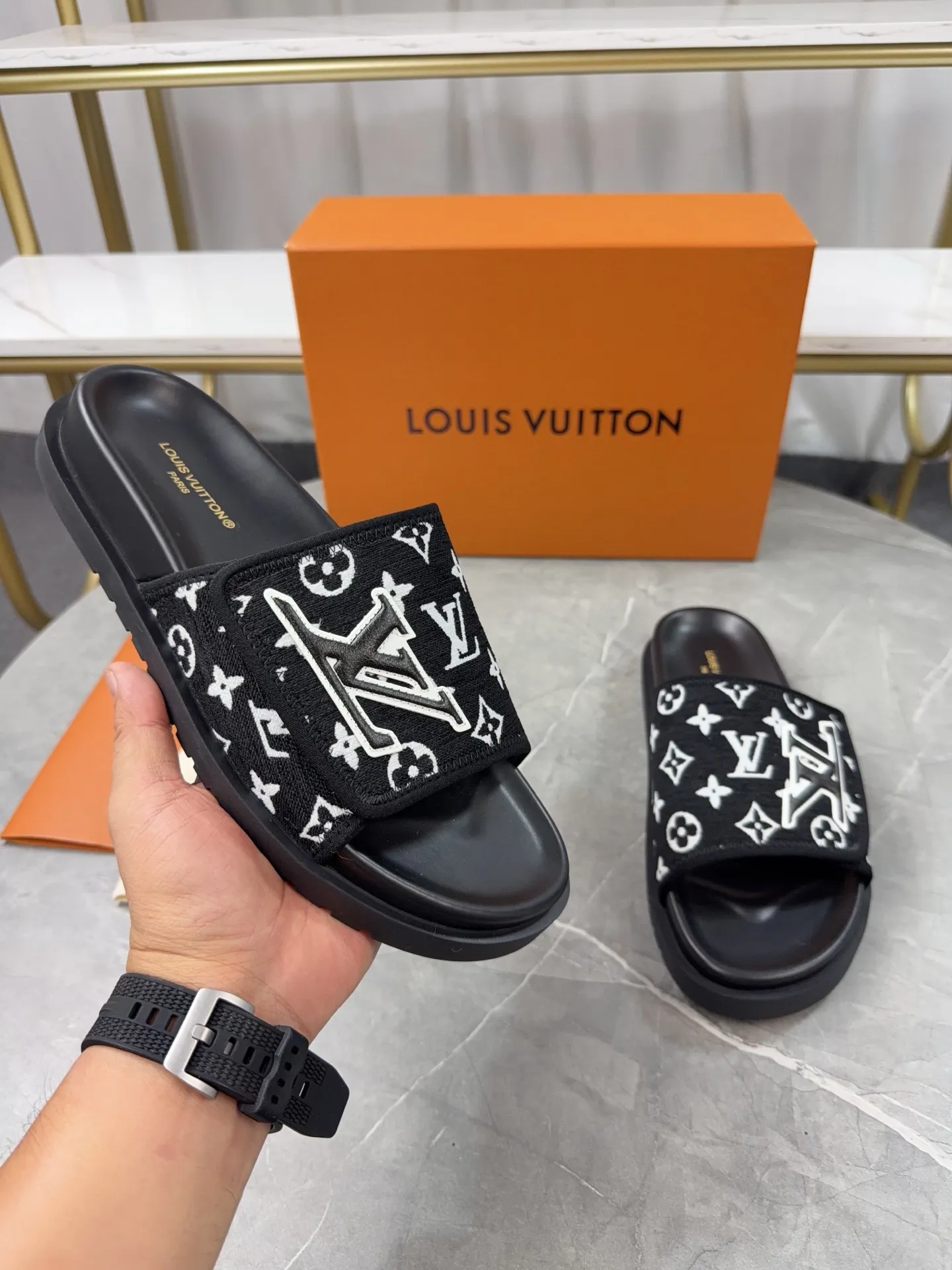 Men's Men's Shoes 💰380💰 🌈LV | Louis Vuitton ²⁰²³ 𝐬𝐬 🧡💚2025 Spring and Summer New Style Top Version‼ ️The original version is the same. The counter specializes in the latest straw slippers. Hard goods are new🆕 ❥Purchase level! Full of high-end feel! A popular model among bloggers at home and abroad, it’s retro and fashionable, and looks stunning on your feet! Mainly recommended models on the official website★ ━━━━━ ЅᏇєєt ━━━━━ ▪️Upper: original customized cowhide fabric ▪️Inner: cow lining ▪️Outsole: high-end rubber outsole ▪️Shoe size: 35-47 (46-47 customization is not returnable)